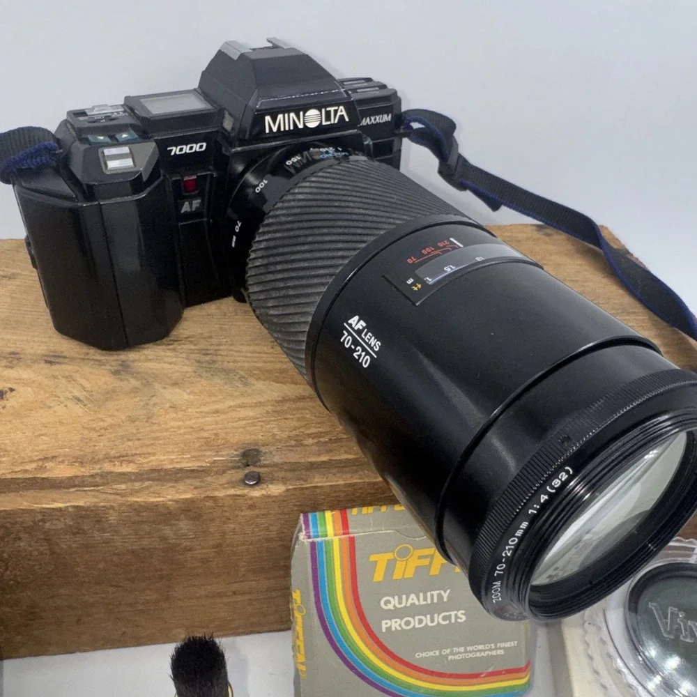 Minolta Maxxum 7000 AF 35mm Camera 70-210mm f/4 Beercan Lens 2800AF Flash TESTED